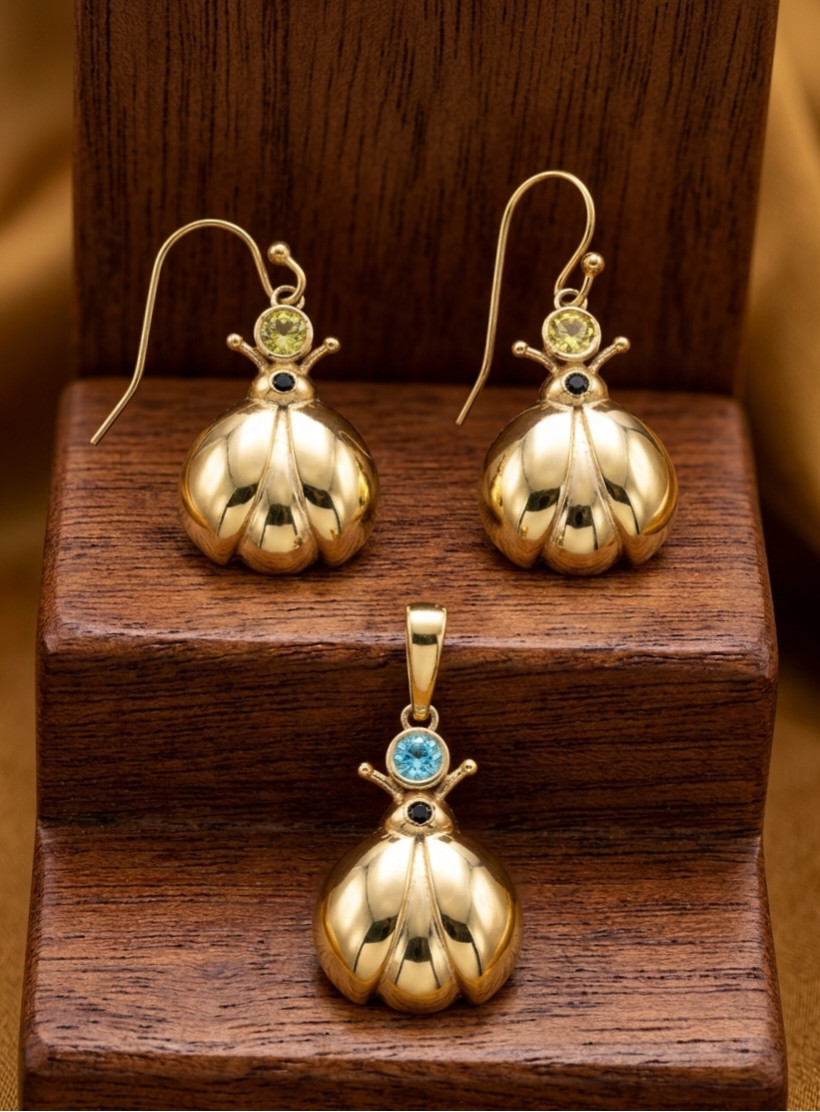 Handmade Brass Gold Plated Color Design Earrings And Pendent Comes Wth Chain