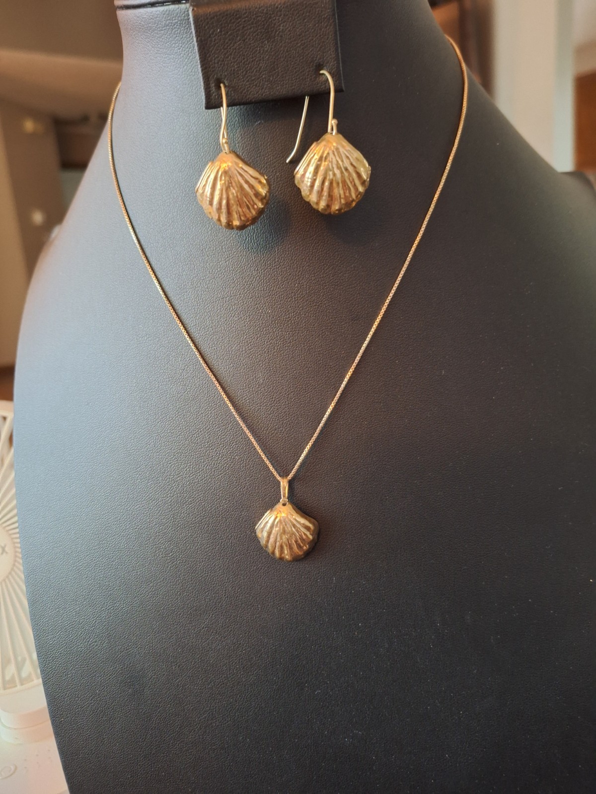 Vin 18″ 925 RL Israel Shell Shaped Necklace and Pierced Earrings. Chain – Italy