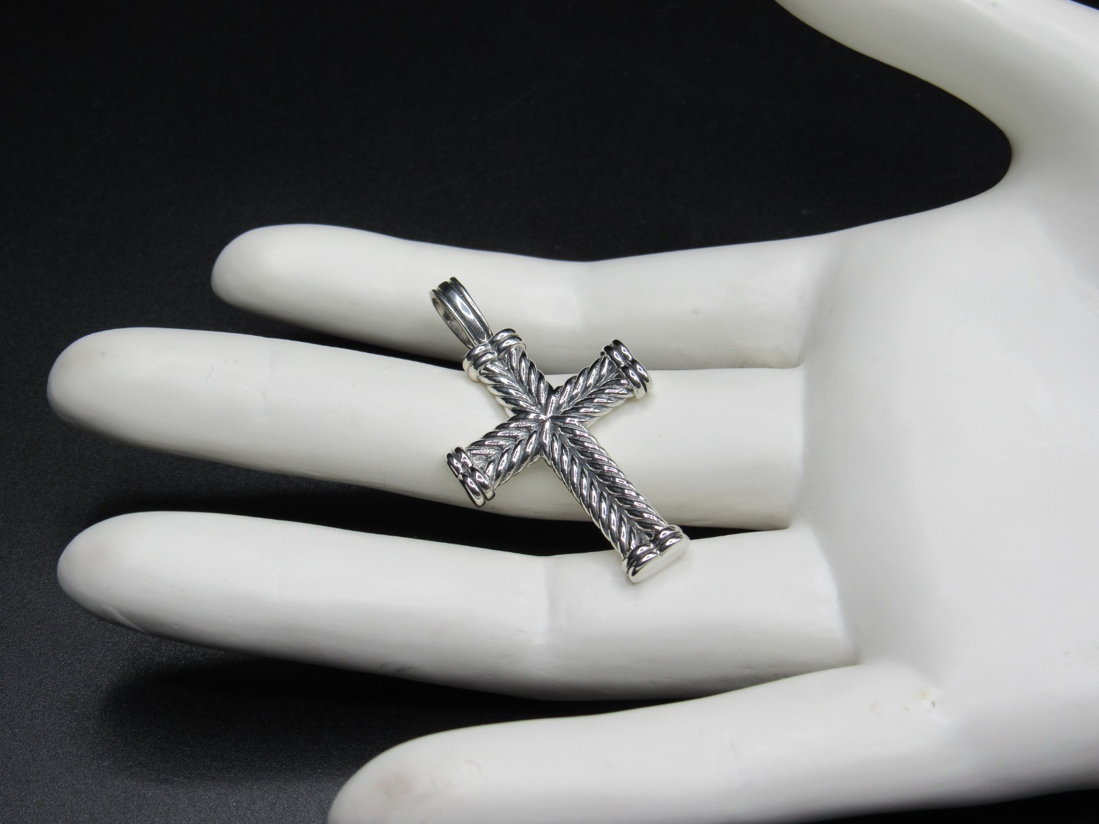 DAVID YURMAN CROSS CHEVRON PENDANT