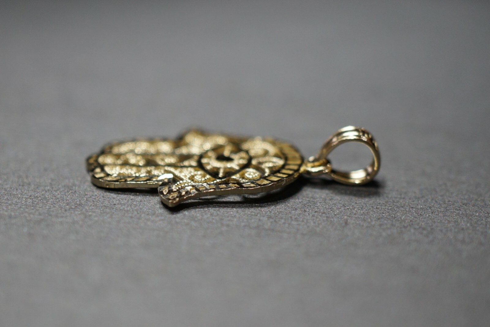 10K Solid Yellow Gold 0.9″ Diamond Cut Fatima Hamsa Hand Charm Pendant.
