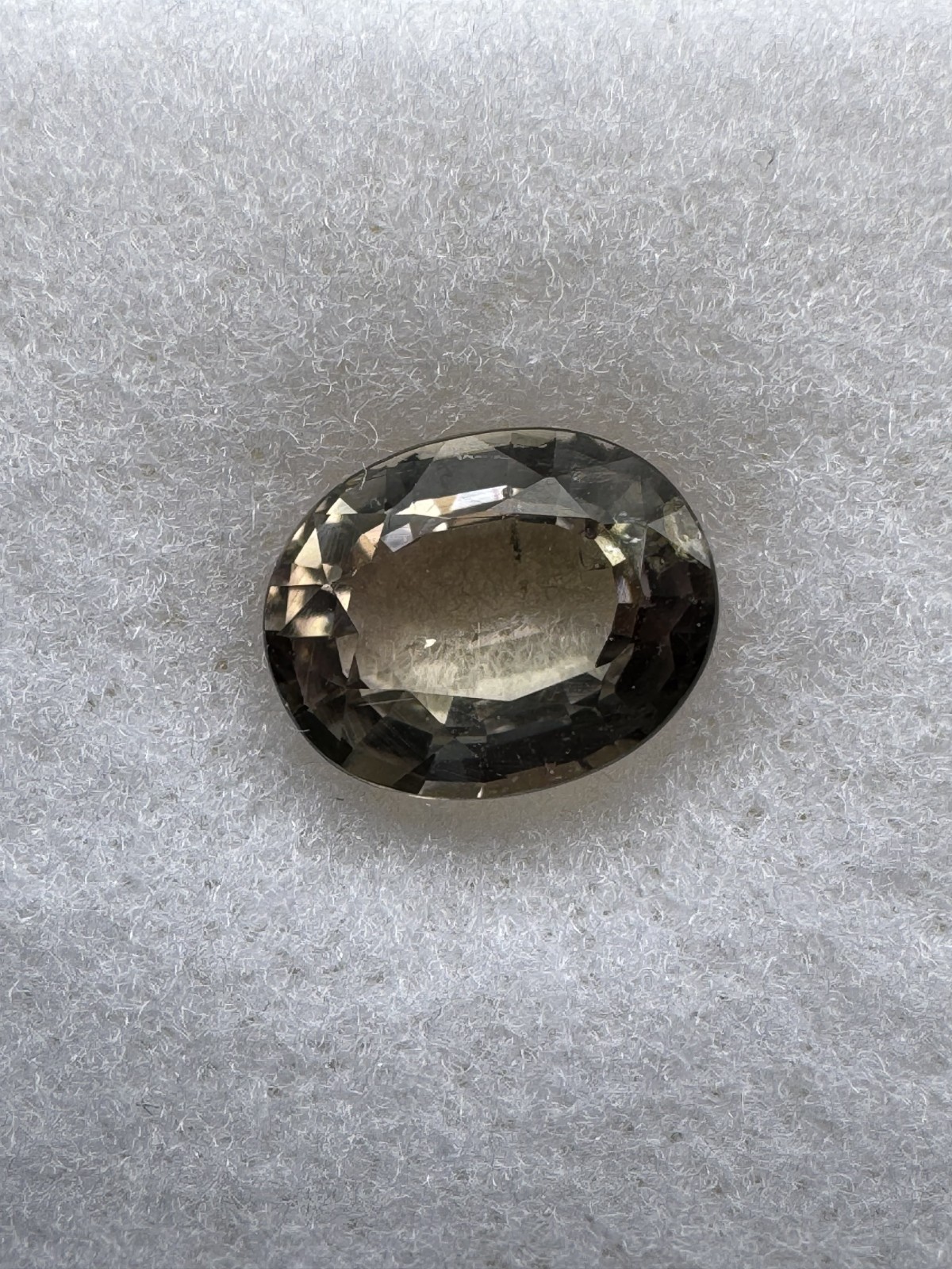 TOURMALINE. Green with Pink Overtone. Oval, VSI. 9.5×7.6 mm, 2.398 Carats.