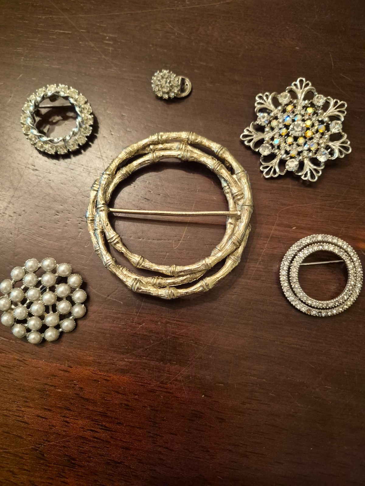 Lot Of Pins And Brooches Mixed Metals, Rhinstones And faux pearls-6Pieces