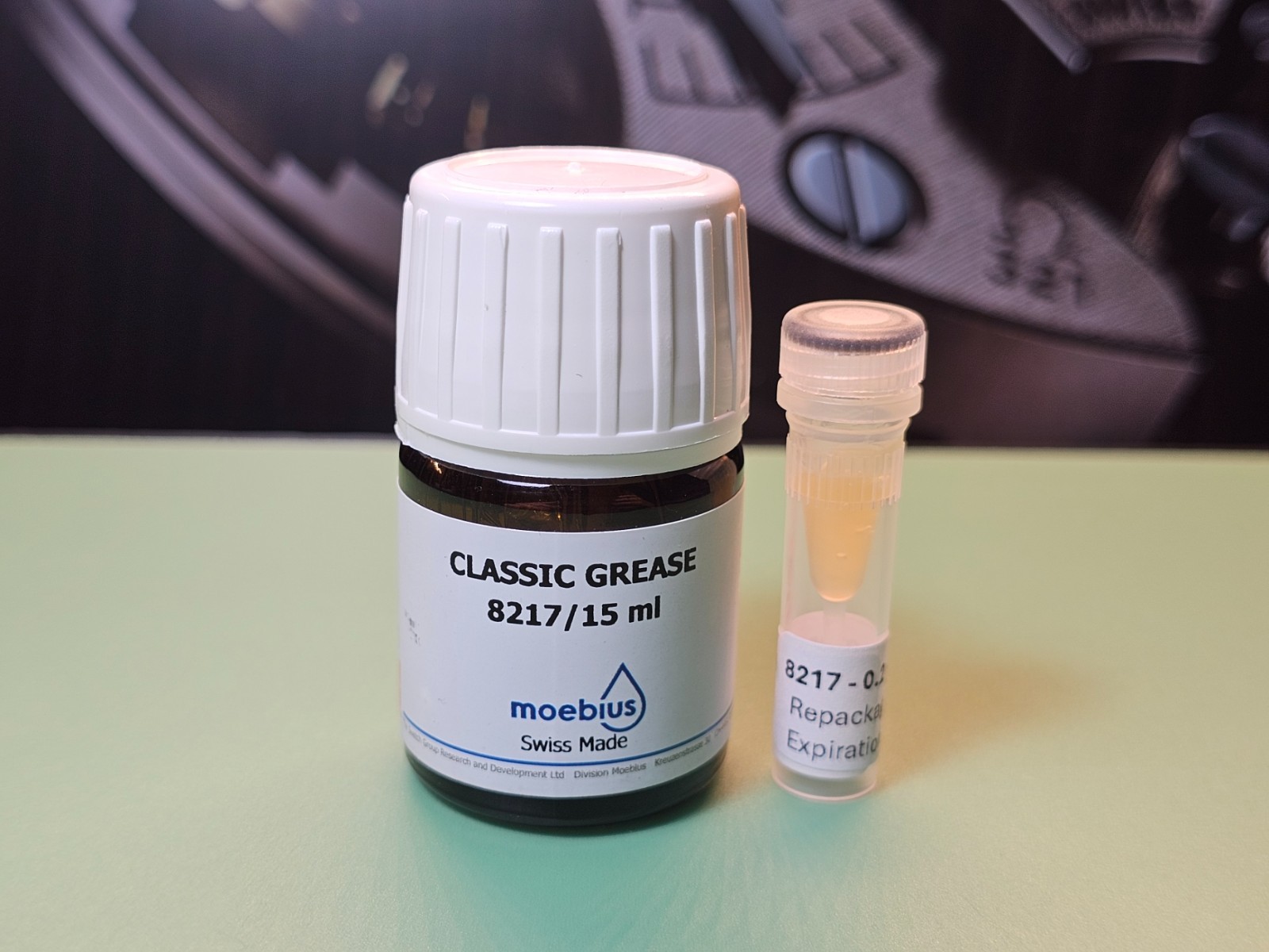 Moebius Watch Oils Kit: Bergeon Oiler, Oil Dish, Repackaged Oils 0.2ml