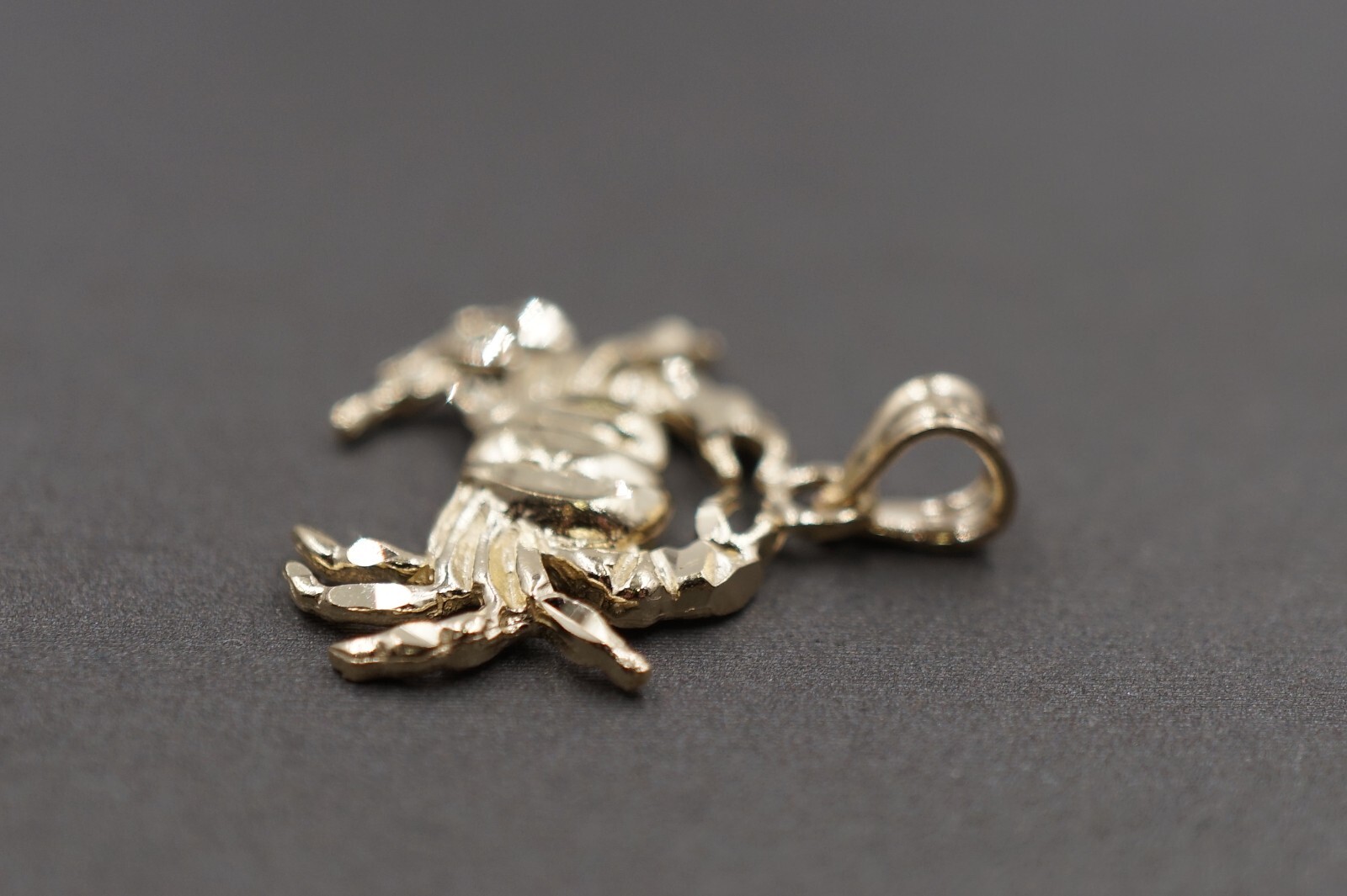 10K Solid Yellow Gold 0.8″ Diamond Cut Crab Charm Pendant.