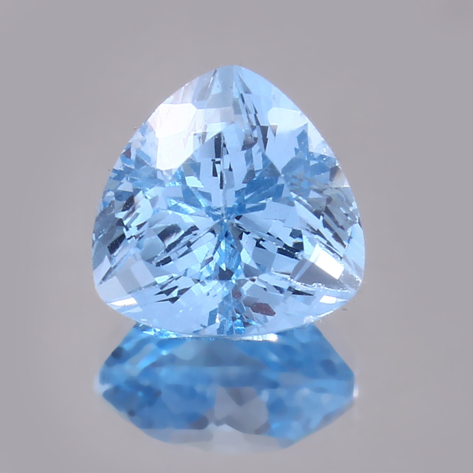 AAA Natural Flawless Brazilian Aquamarine Loose Trillion Gemstone Cut 10×10 MM