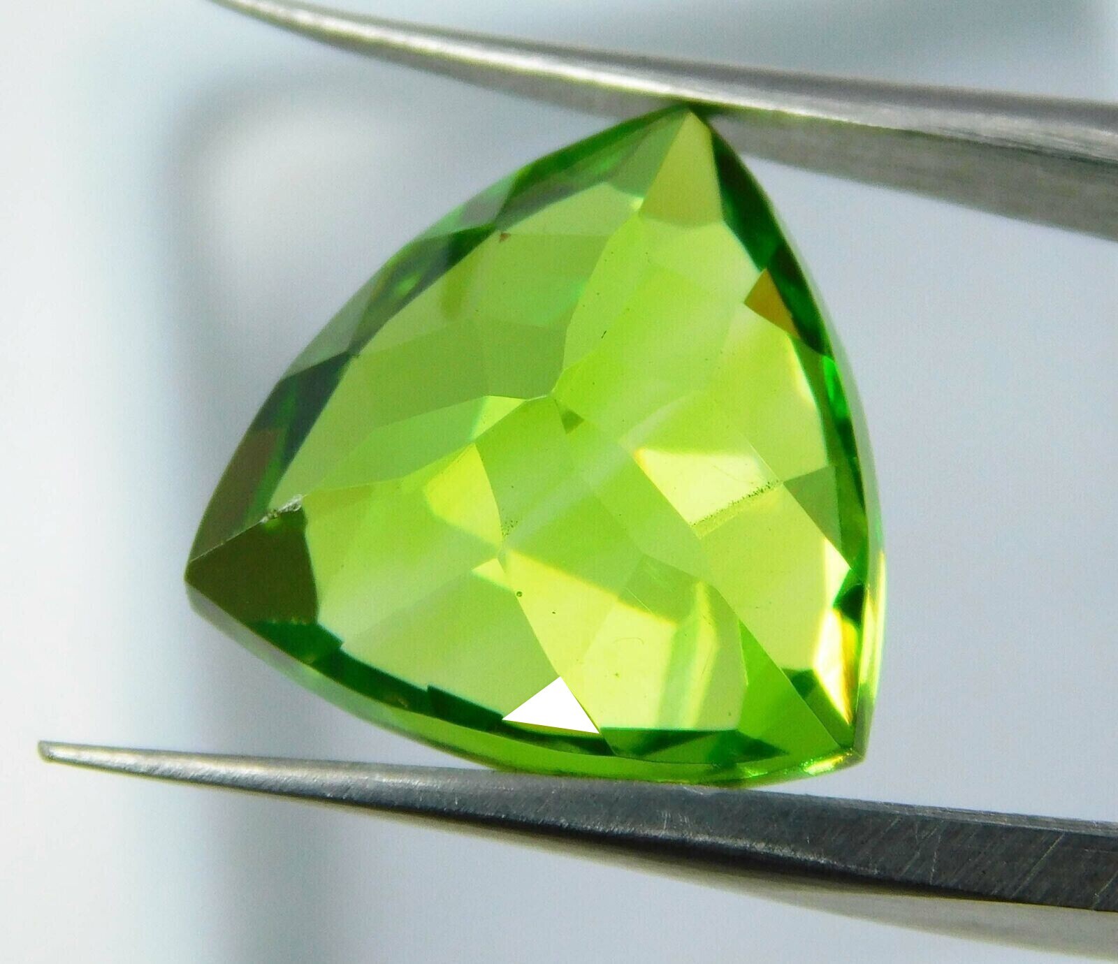 Trillion Cut AAA Certified Loose Gemstones 8-10 Ct Natural Rare Green Peridot
