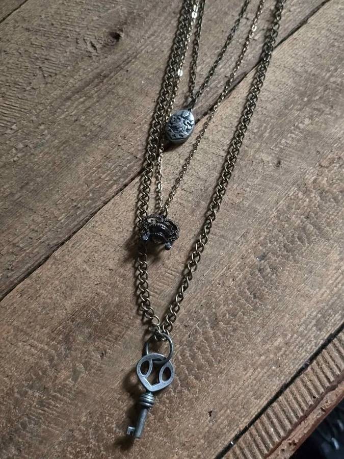 2011 Twilight Saga Breaking Dawn Part 2 Alice Cullen Prop Replica Necklace
