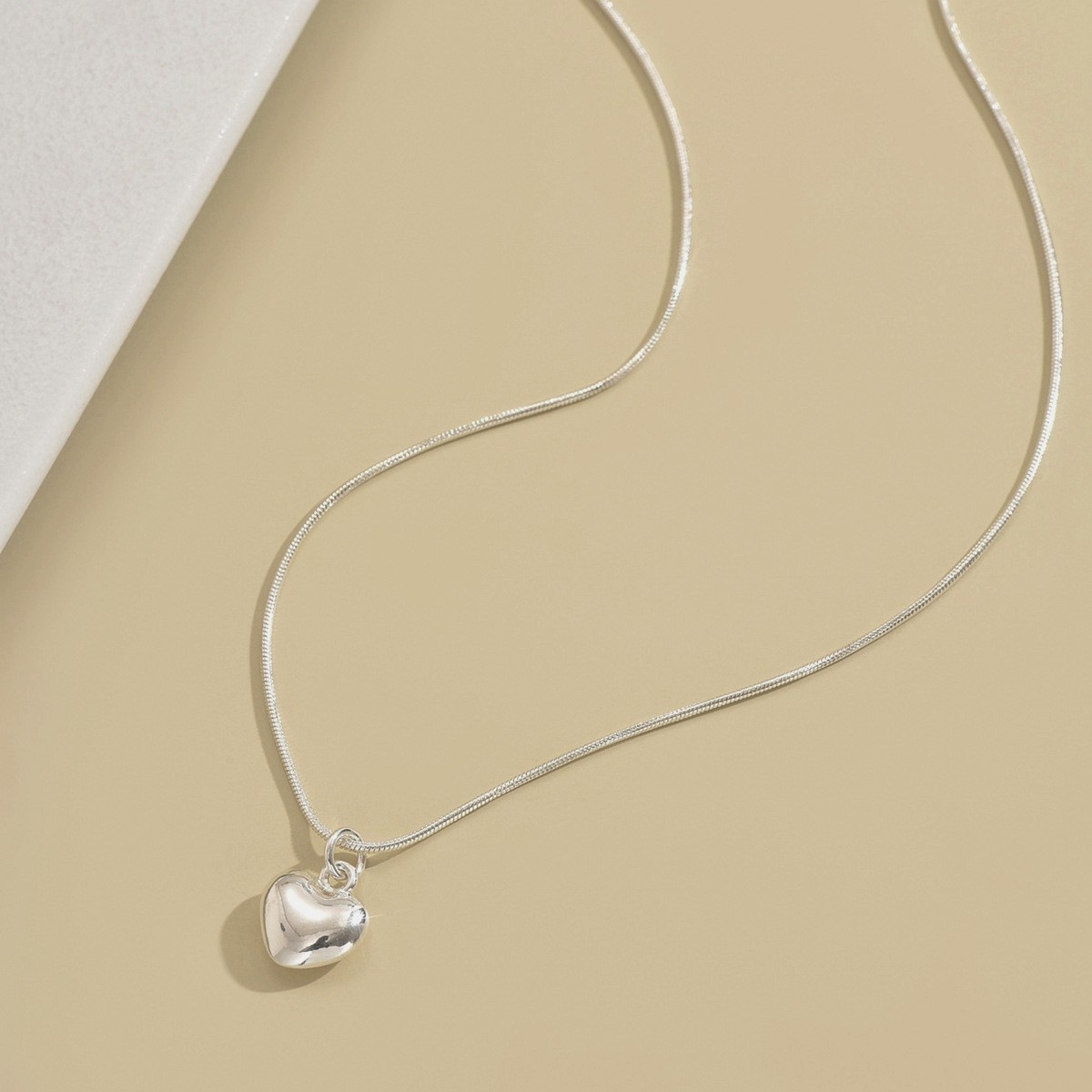 Classic Round Snake Chain Necklace Silver Plated Heart Pendant Versatile