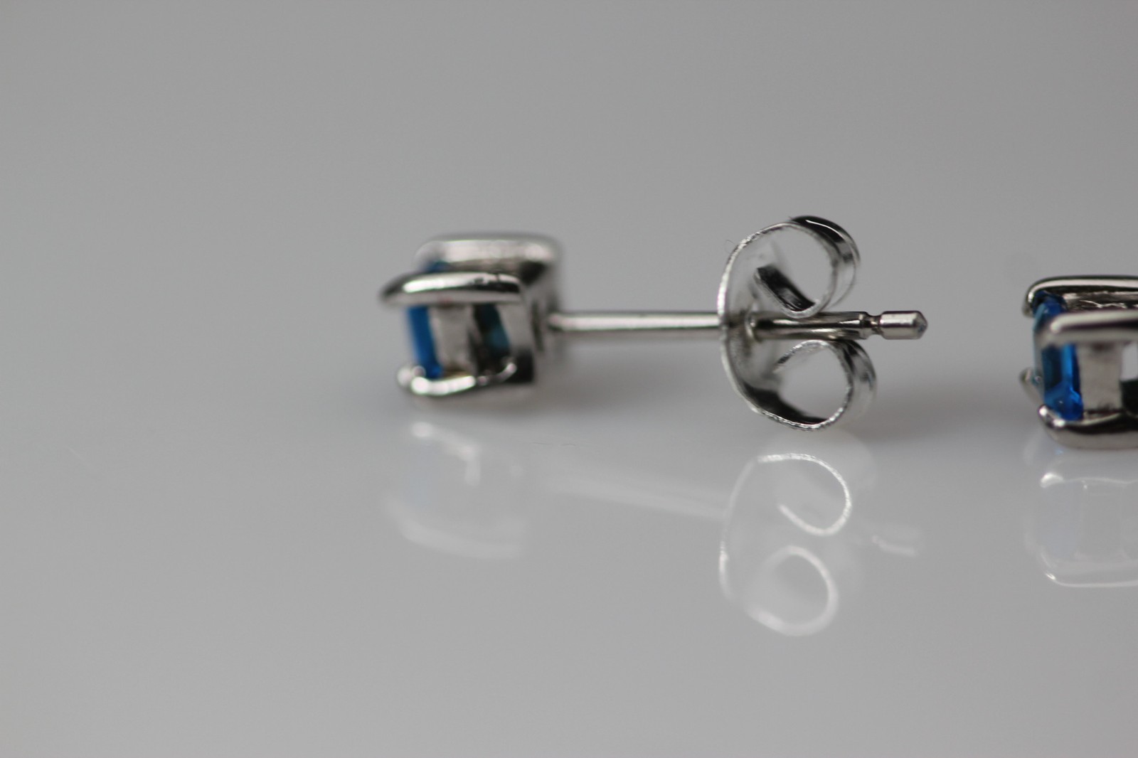 925 Sterling Silver Square Blue Stone Stud Earrings 0.5 Grams (EAR5283)