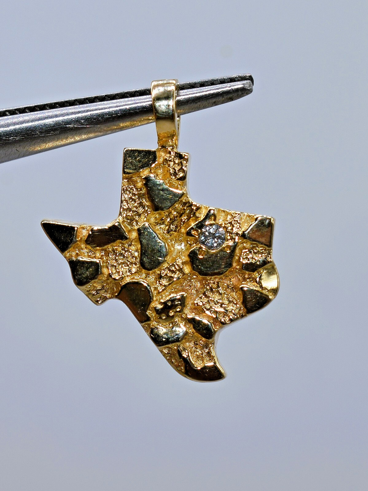 14 K Yellow Gold Nugget Texas State Pendant w/Diamond Acent 5.3 grams 1 inch