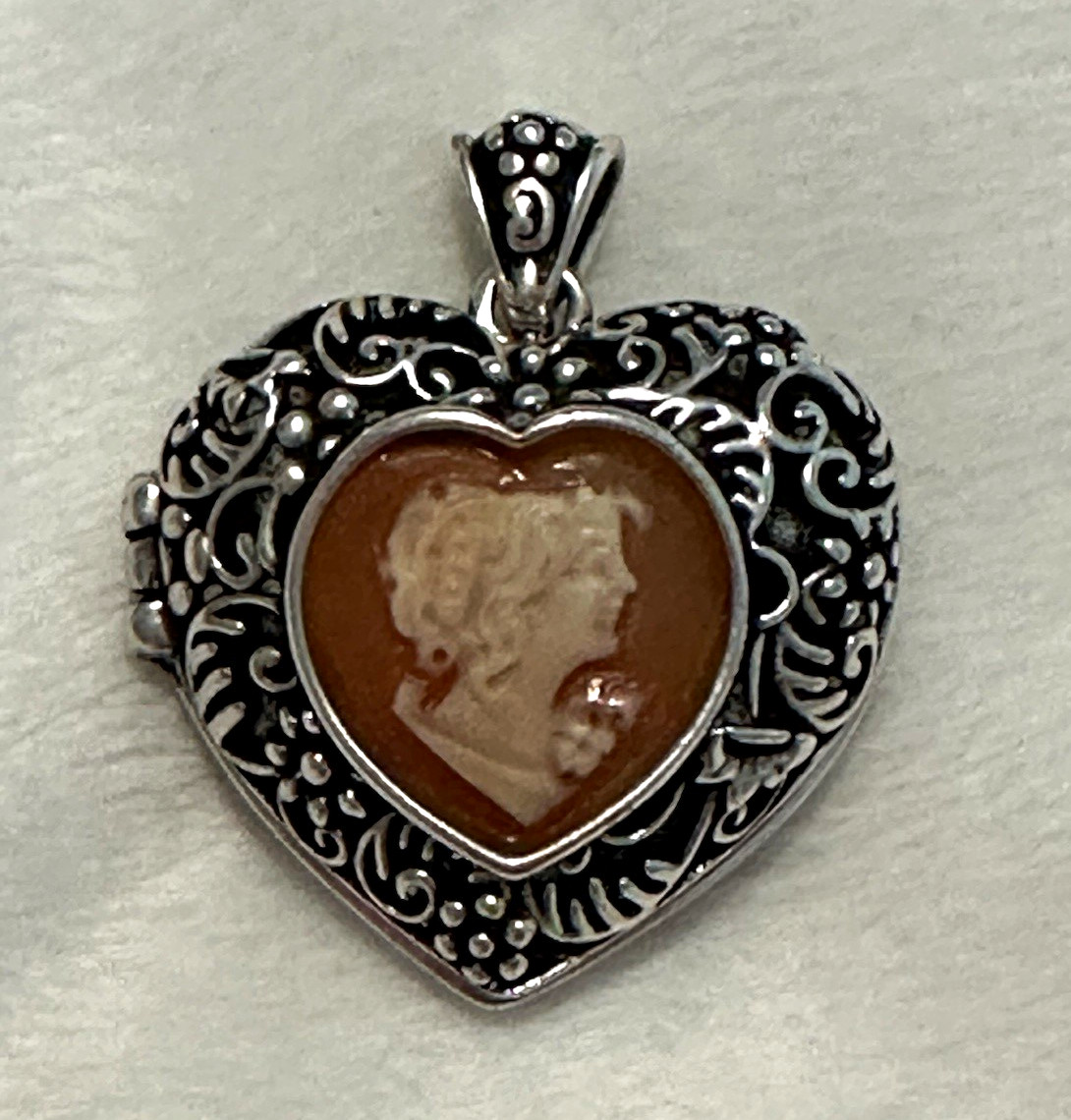 Amedeo Ricordo D’Amore Cameo Locket Vintage Heart
