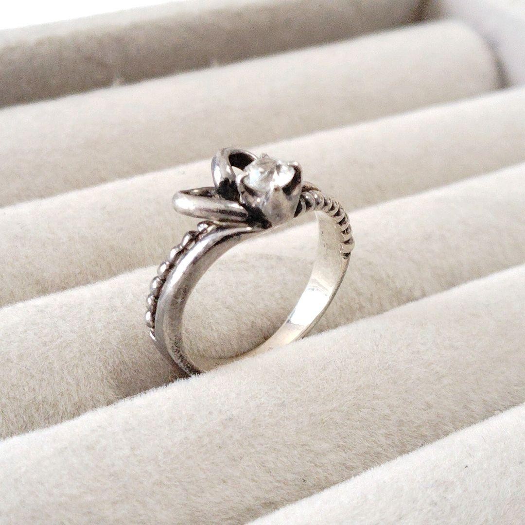 Excellent+++++ condition 4℃ silver ring with stone B0118