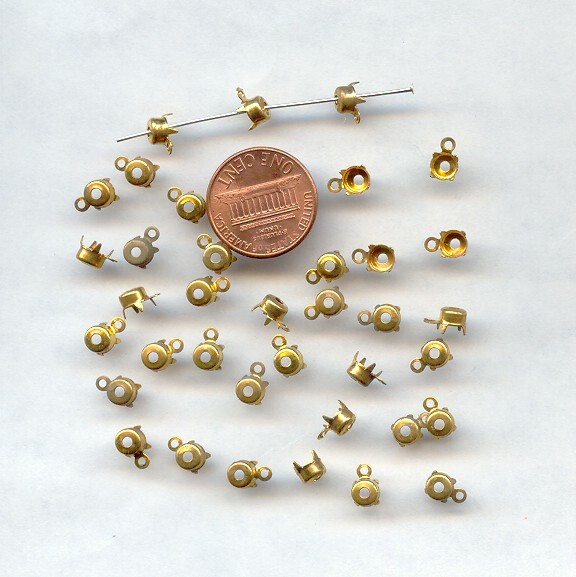 24 VINTAGE BRASS 4 PRONG ROUND 4.5mm. RHINESTONE SETTING BEAD CHARMS 1676