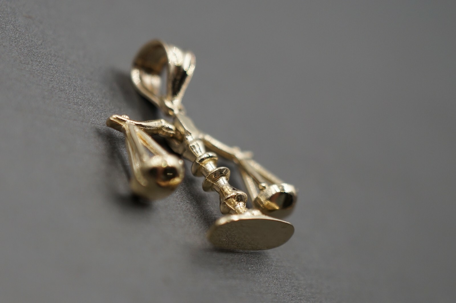 10K Solid Yellow Gold 0.85″ Moveable Horoscope Libra Charm Pendant.