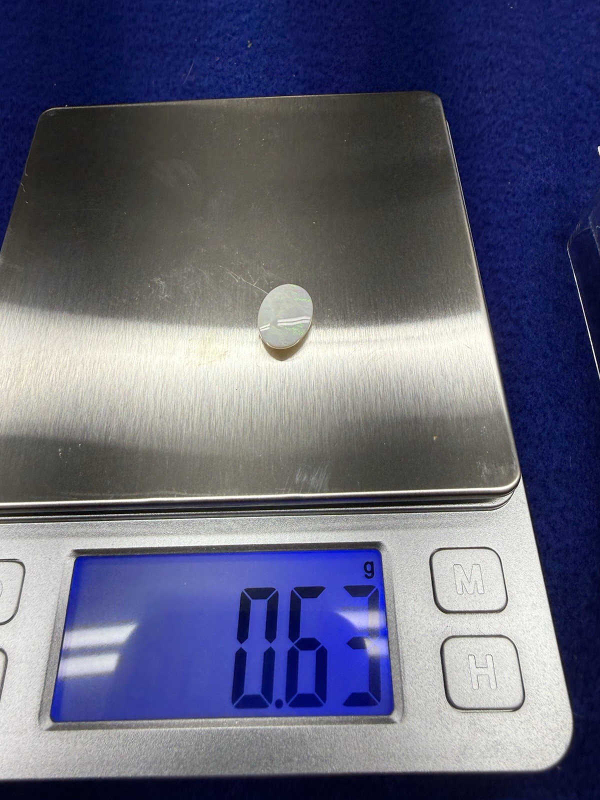 3.1 ct Precious Opal Cabochon from Ethiopia – colorful!