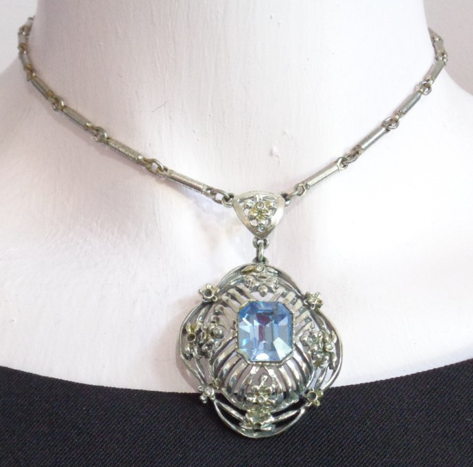 Vintage Coro Fixed Pendant Necklace Topaz Blue Rhinestone Silver Tone 14-16″
