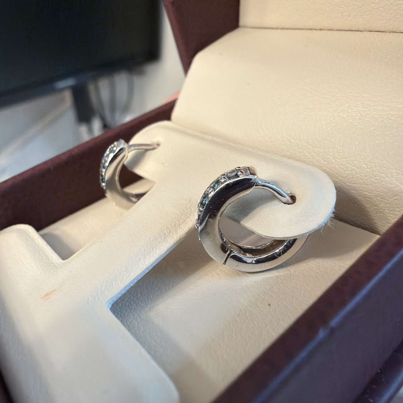 Round Petite Blue Diamond Huggies Hoop Earrings 0.30ctw 14K White Gold JP:12527