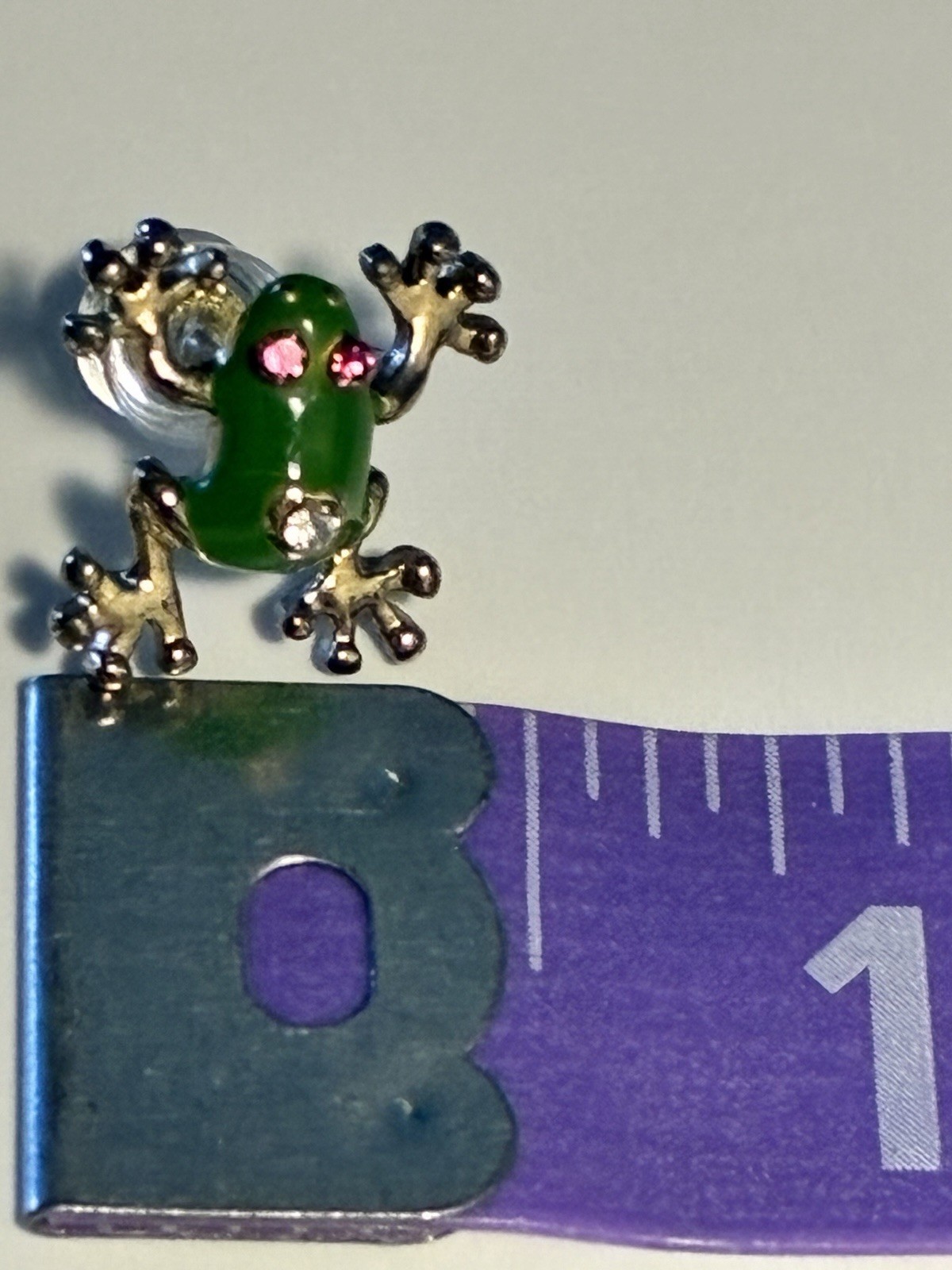 Betsey Johnson Green Enamel Frog Stud Earrings Gold Tone Pink Crystal Critter