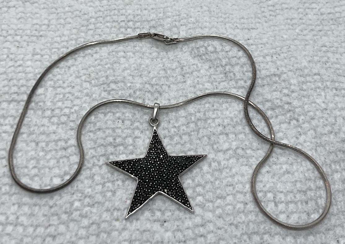 A Stunning SS Hematite Star Pendant With A 16 “ Chain. In Excellent Condition.
