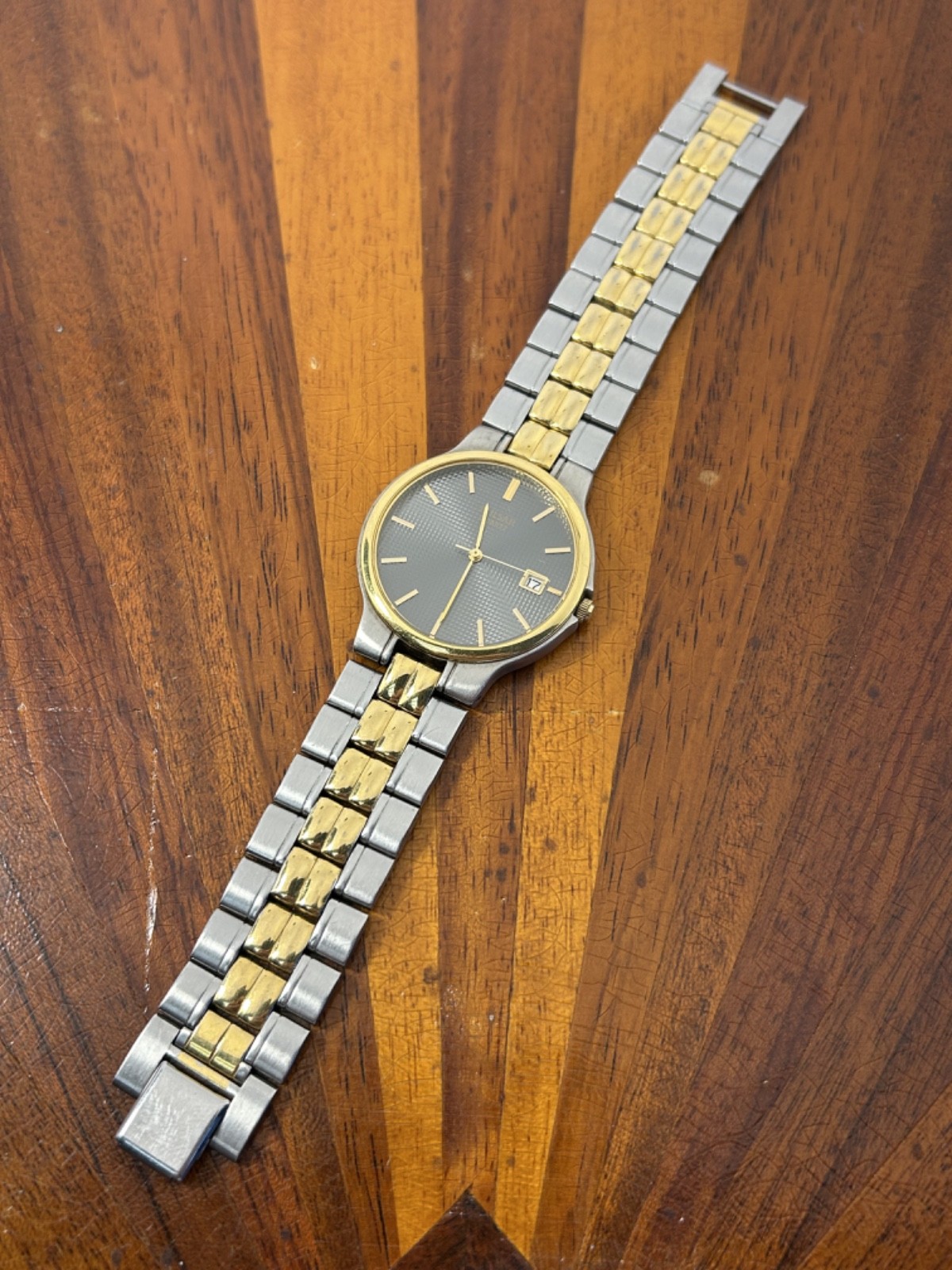 Vintage Pulsar Watch Men Gold Silver Tone Date V722-X103 Quartz 33mm New Battery
