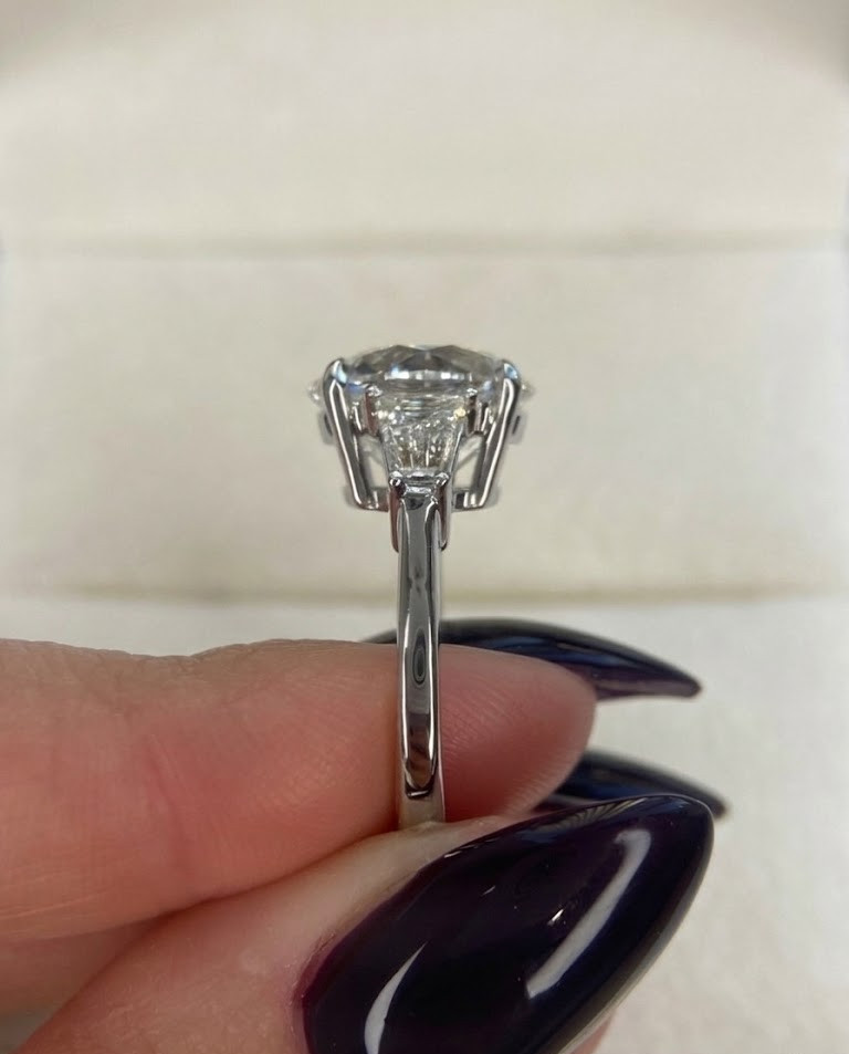 Lab Grown 6.80 Carat Round Cut E/VS1 Diamond Engagement Ring 14k White Gold IGI