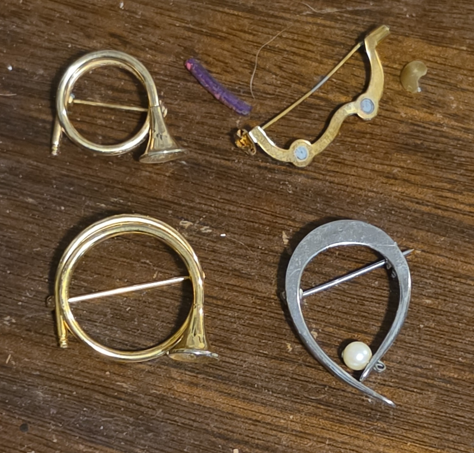 Lot of 4 Gold Silver Tone Metal Brooch Pins Horn Style Pearl Accent