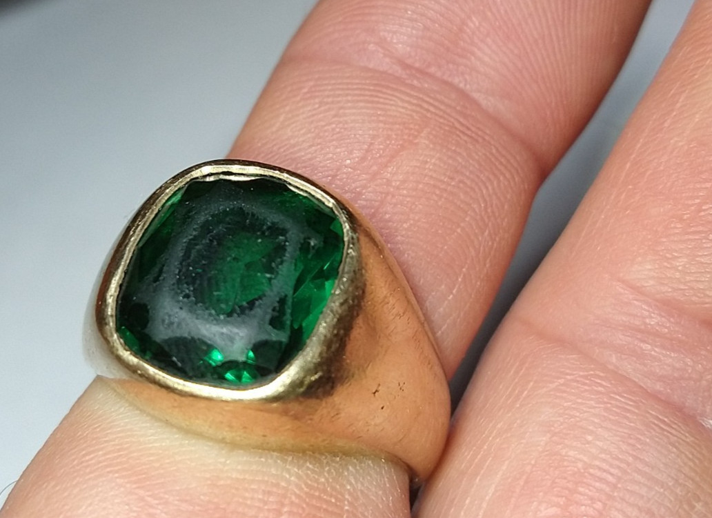 Solid heavy 9k gold ring 12.0 grams – sz 10.75