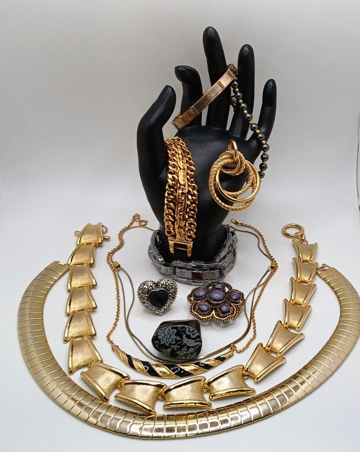 Vintage mixed material & metals necklace bracelet ring brooch lot
