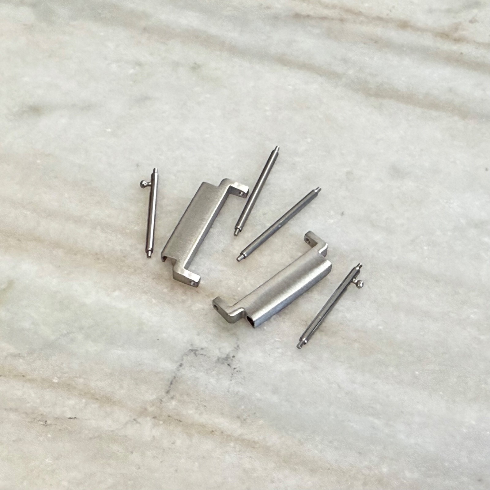 18mm to 20mm Watch Strap Connector Adapter – Stainless Steel, Brushed Silver