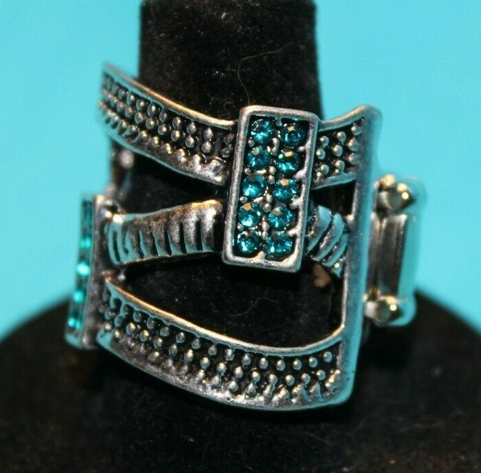 PAPARAZZI SLIVER AND BLUE RHINESTONES RING “URBAN UPSCALE, BLUE RING”