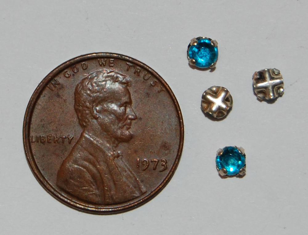 VINTAGE RHINESTONE TINY SEW ON ROSES MONTEES AQUA BLUE GLASS GERMANY • 12ss