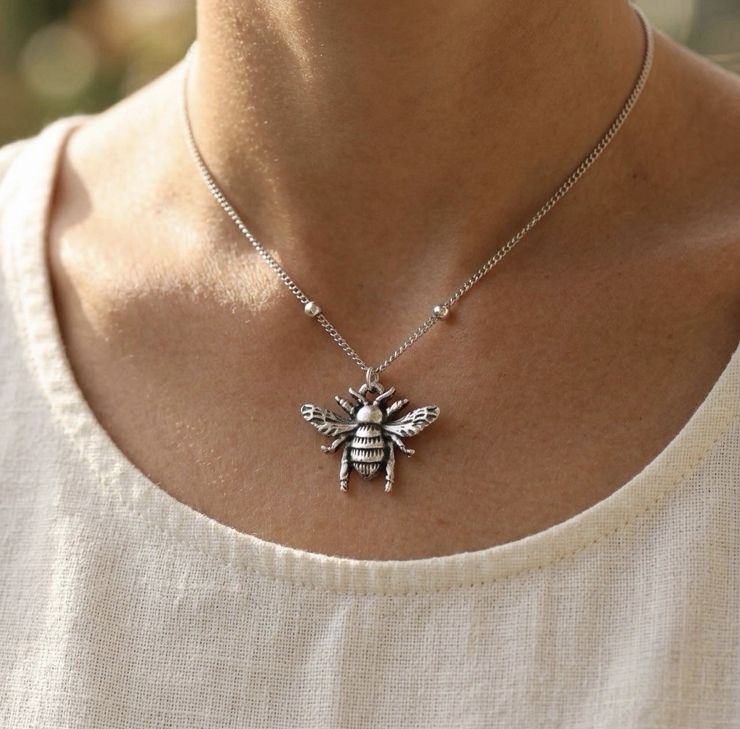 Silver Tone Bee Charm Pendant Necklace Cable Chain Animals & Insects Nature