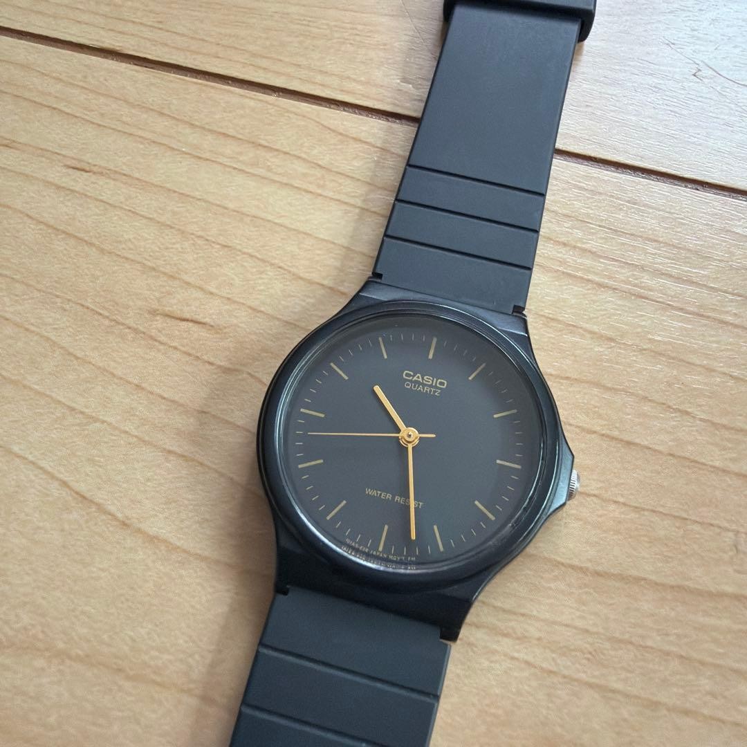 Limited Edition! CASIO Quartz Watch – Black & Gold