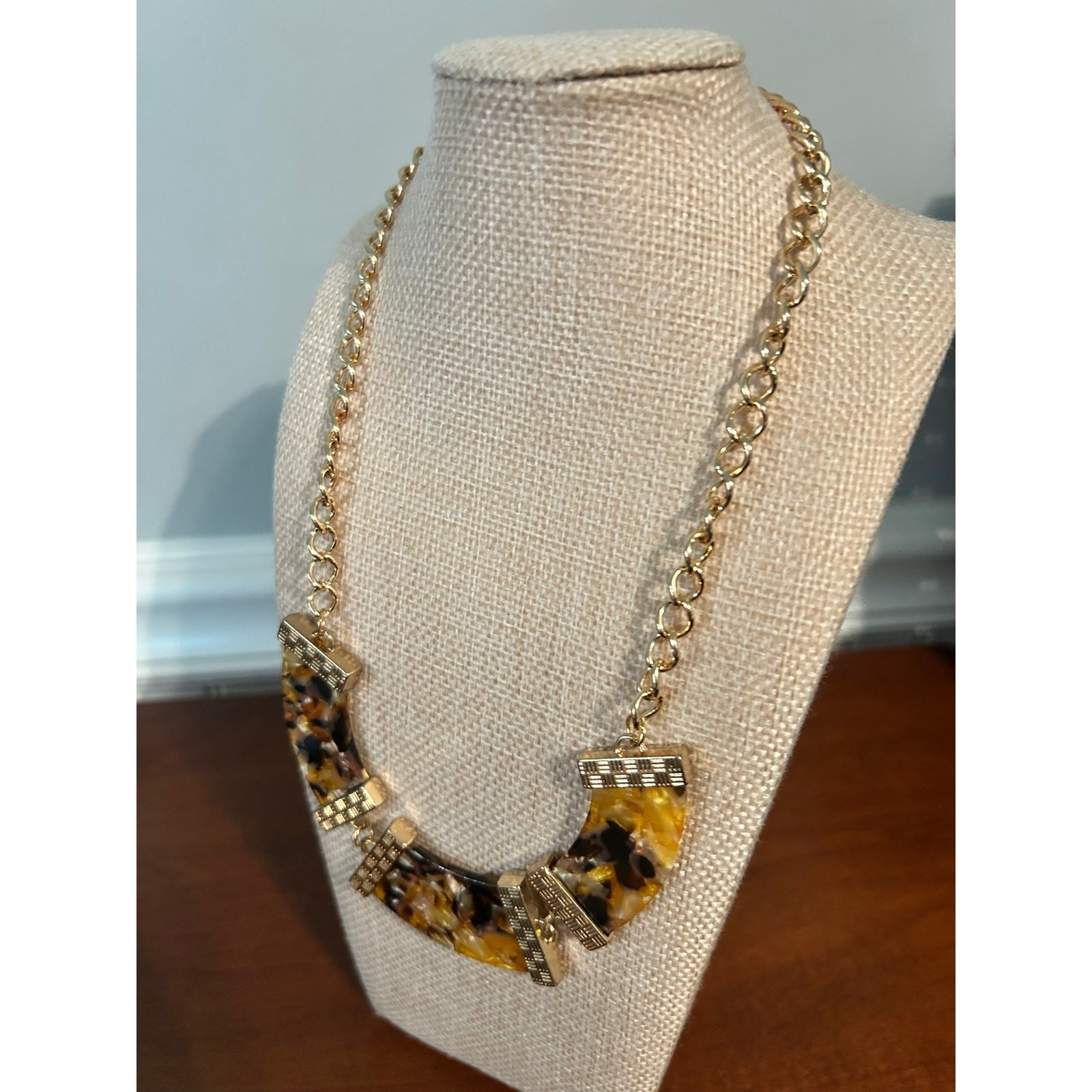 Vintage Style Tortoise Shell Acrylic Statement Choker Necklace Gold Tone 14-16″