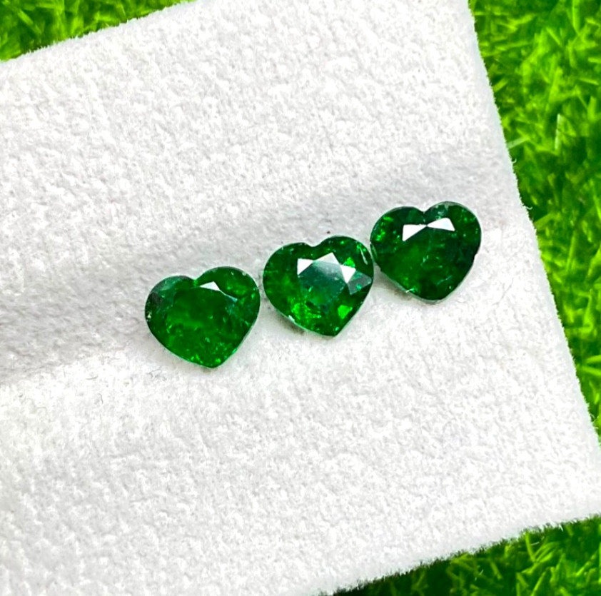 5.5mm natural top quality vivid green tsavorite garnet heart shape 3pcs