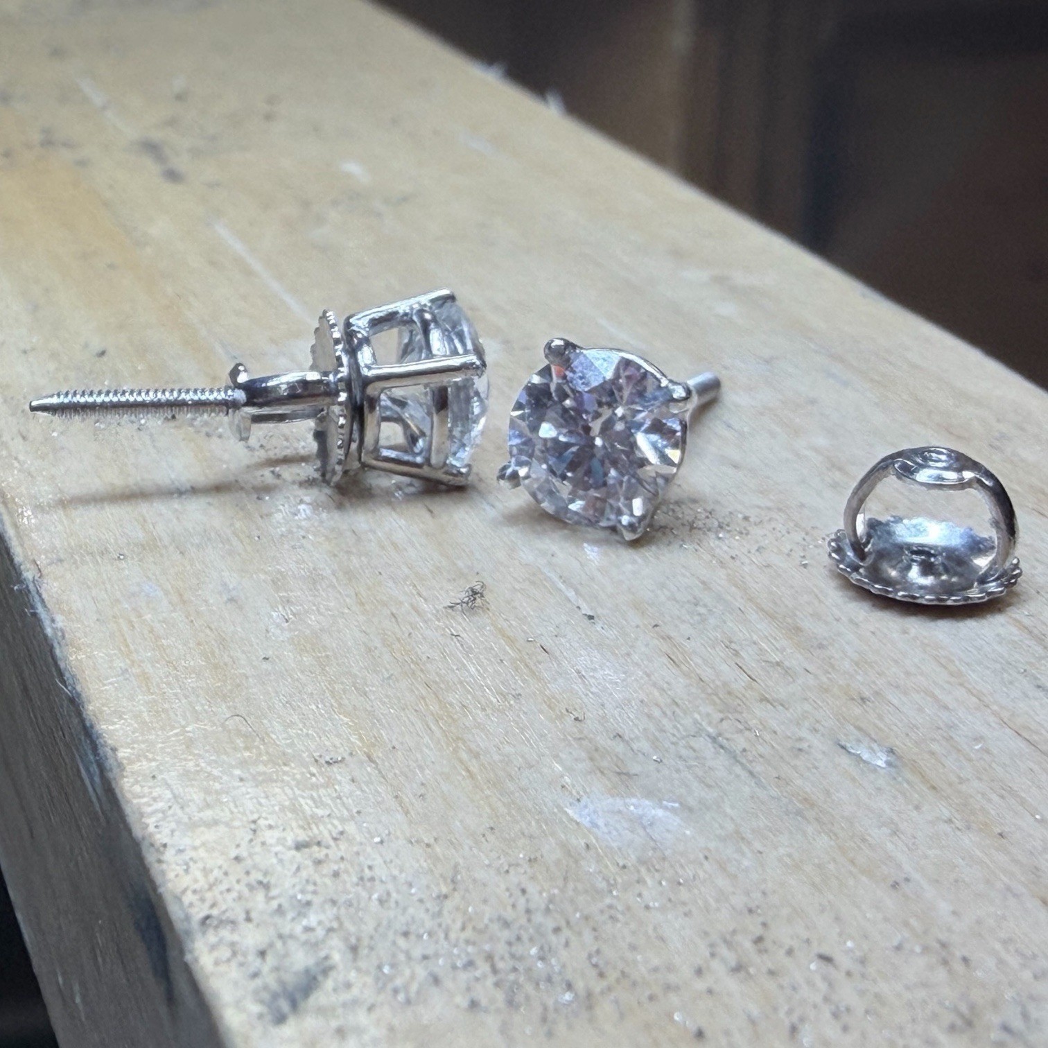1.50 Ct Lab Grown Diamond Stud Earrings VS1 E IGI Certified Platinum Set Screw