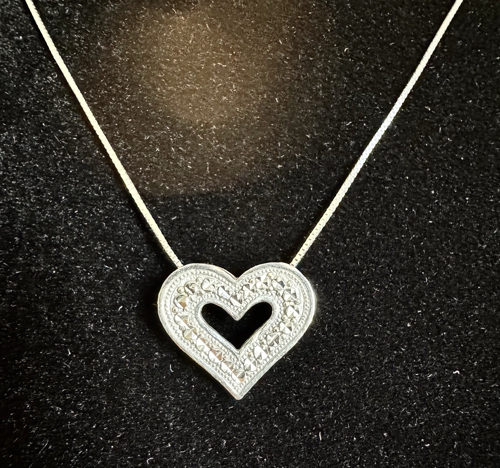 18”, 14K White Gold Box Necklace With 10k White Gold Heart Pendant 2 Grams Total