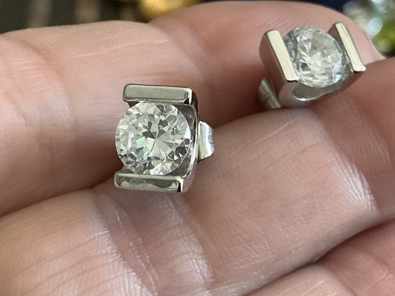Modern Clear CZ Crystal Stud Earrings Silver Tone Tension Style 8mm