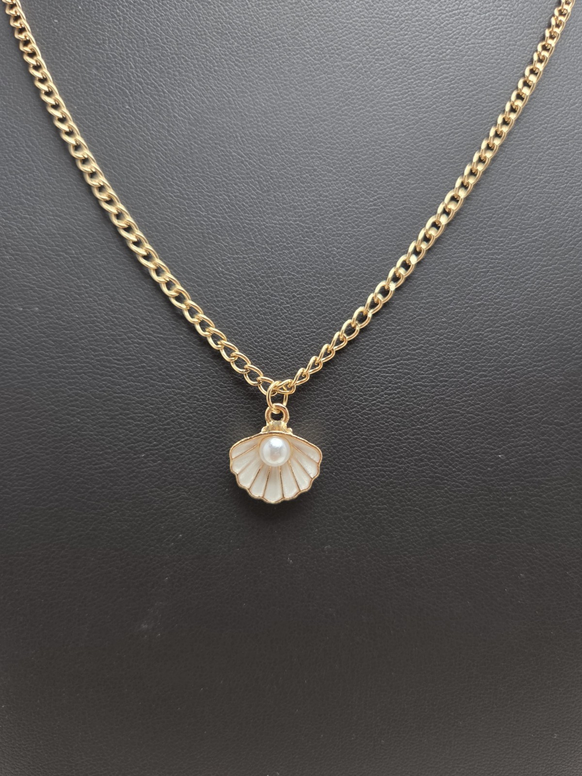 Gold Tone Cable Chain Shell Charm Pendant Necklace White Pearl Lobster 18in