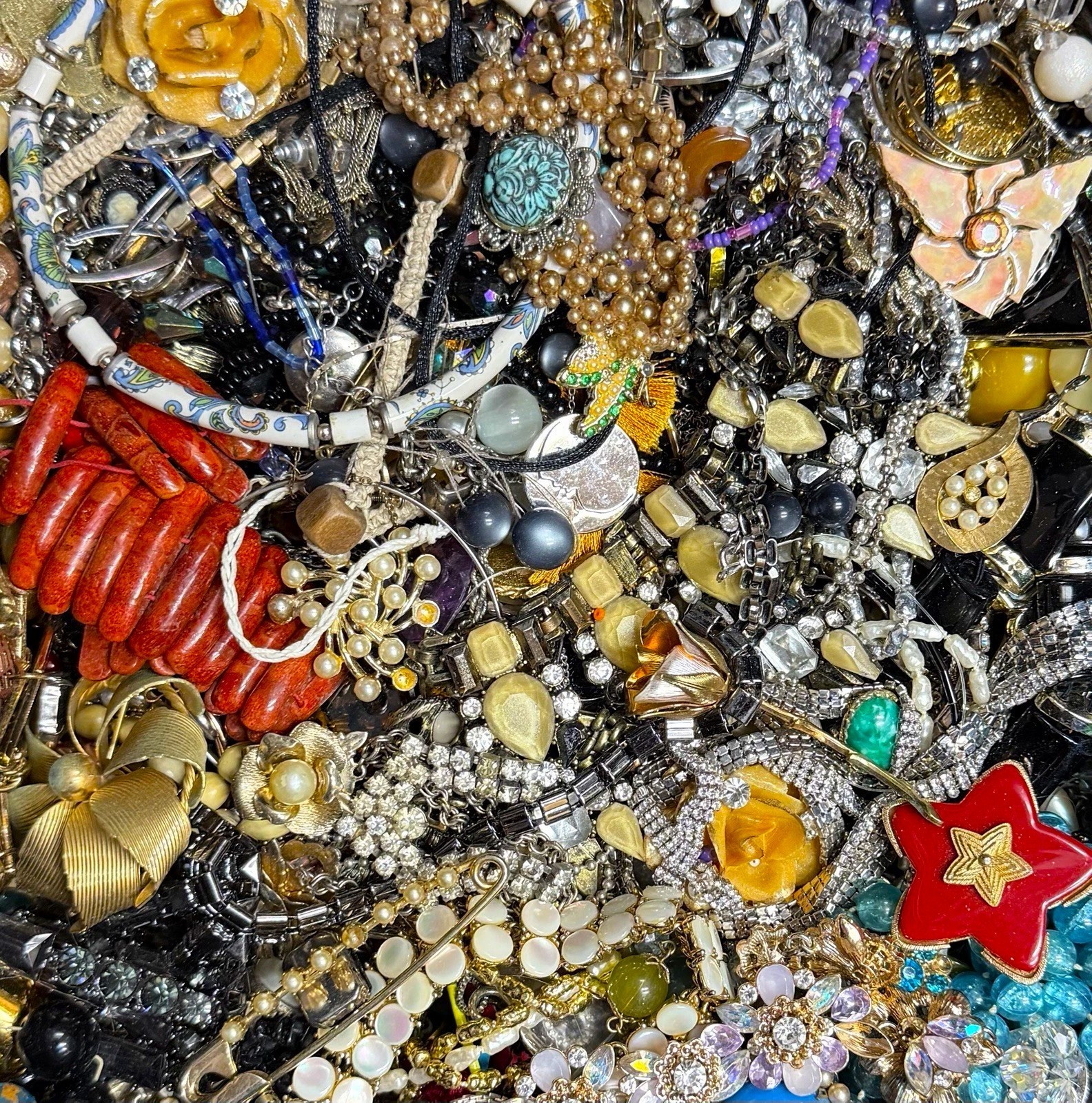 3 Pounds Untested Unsorted Lot Jewelry Old Vintage & Modern Wear & Junk Mixed In