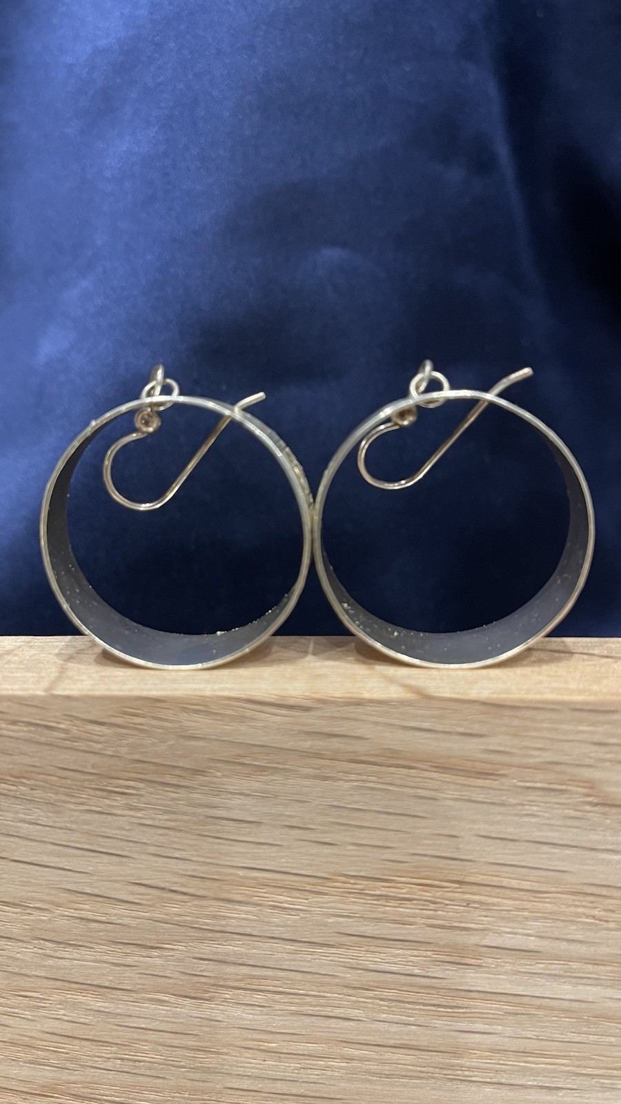 800 Silver Hammered Etched 1-1/8” Wide Hoop Wire Dangle Earrings 23.7 Grams