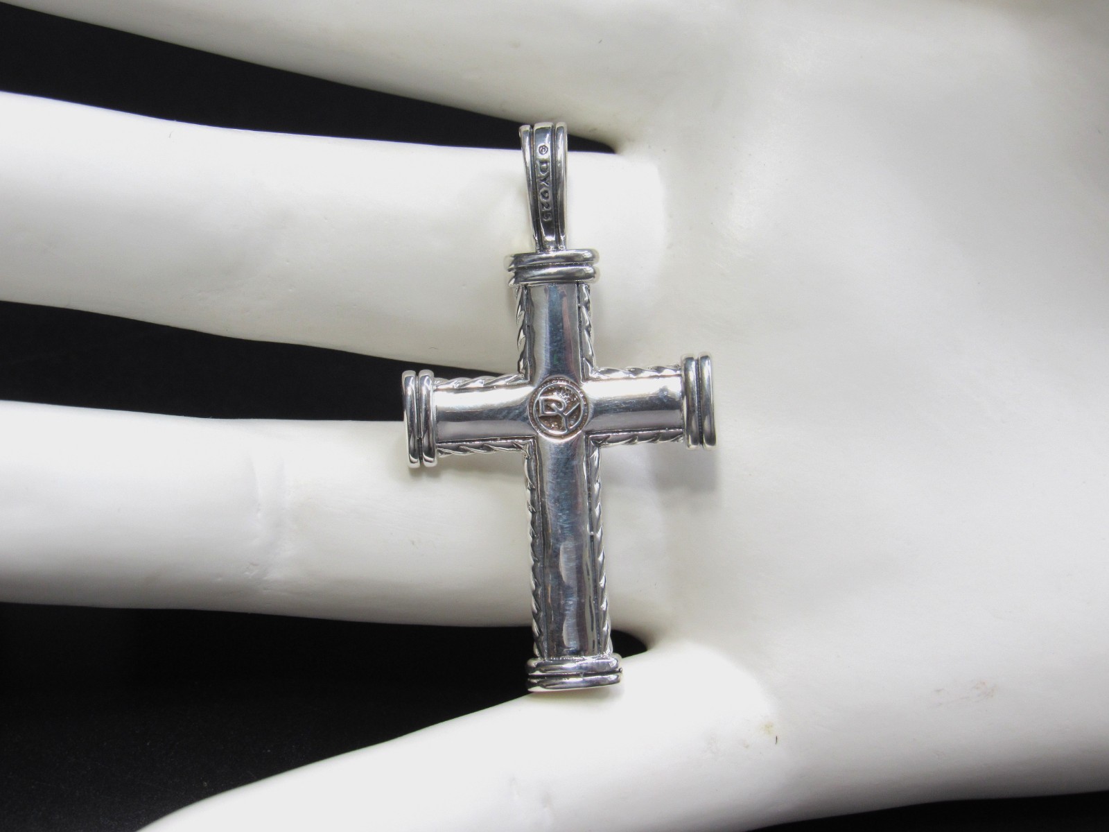 DAVID YURMAN CROSS CHEVRON PENDANT