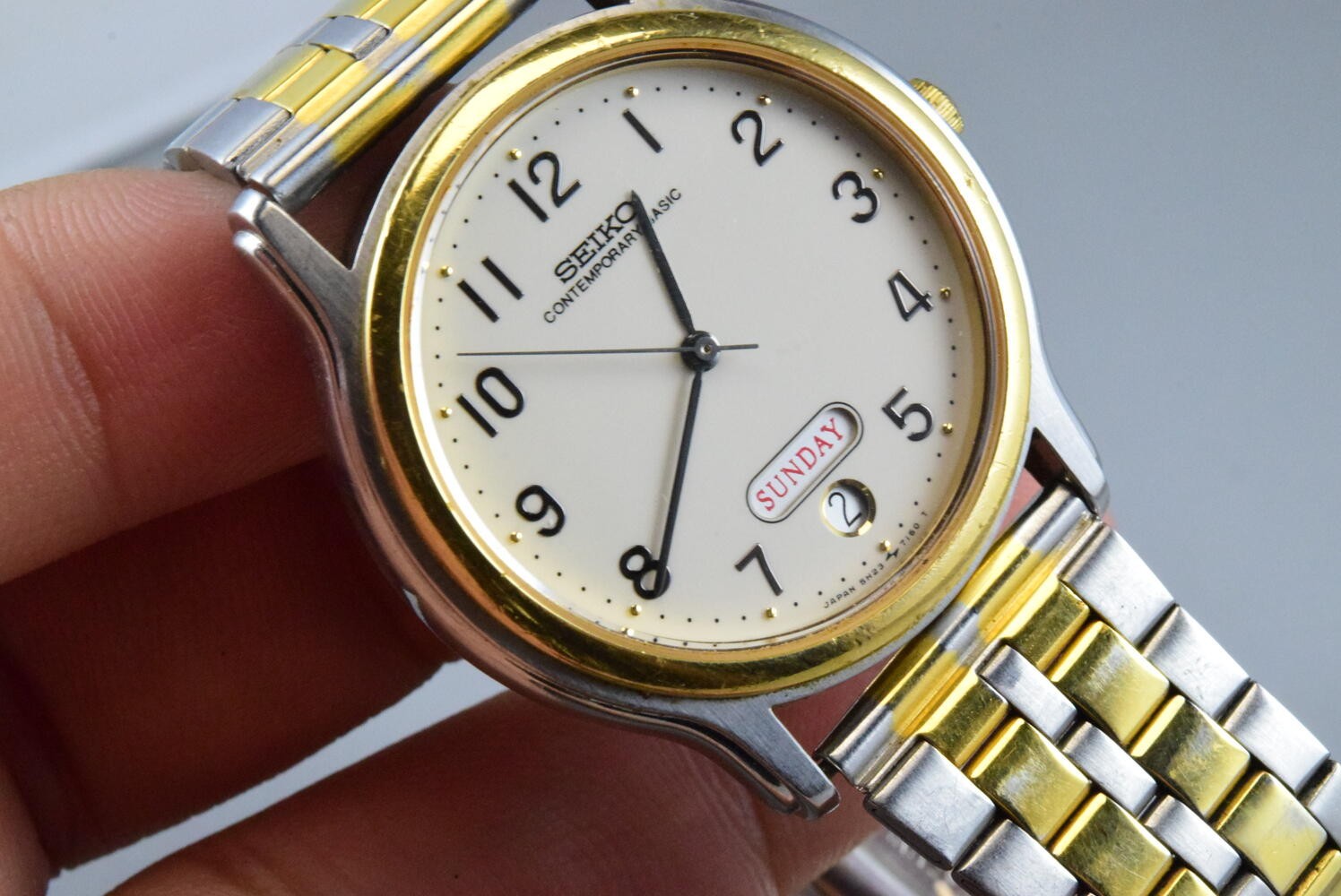 Vintage watch Seiko Contemporary Basic 5H23-7080 Week Date Men Quartz Round 35mm