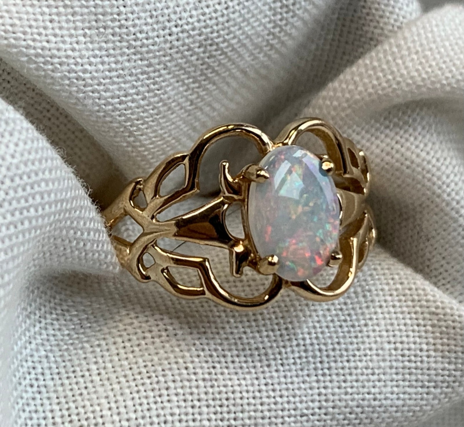 10K Yellow Gold Ring 1.53g Fine Jewelry Size 6 Band Opal Look Oval Stone *READ*