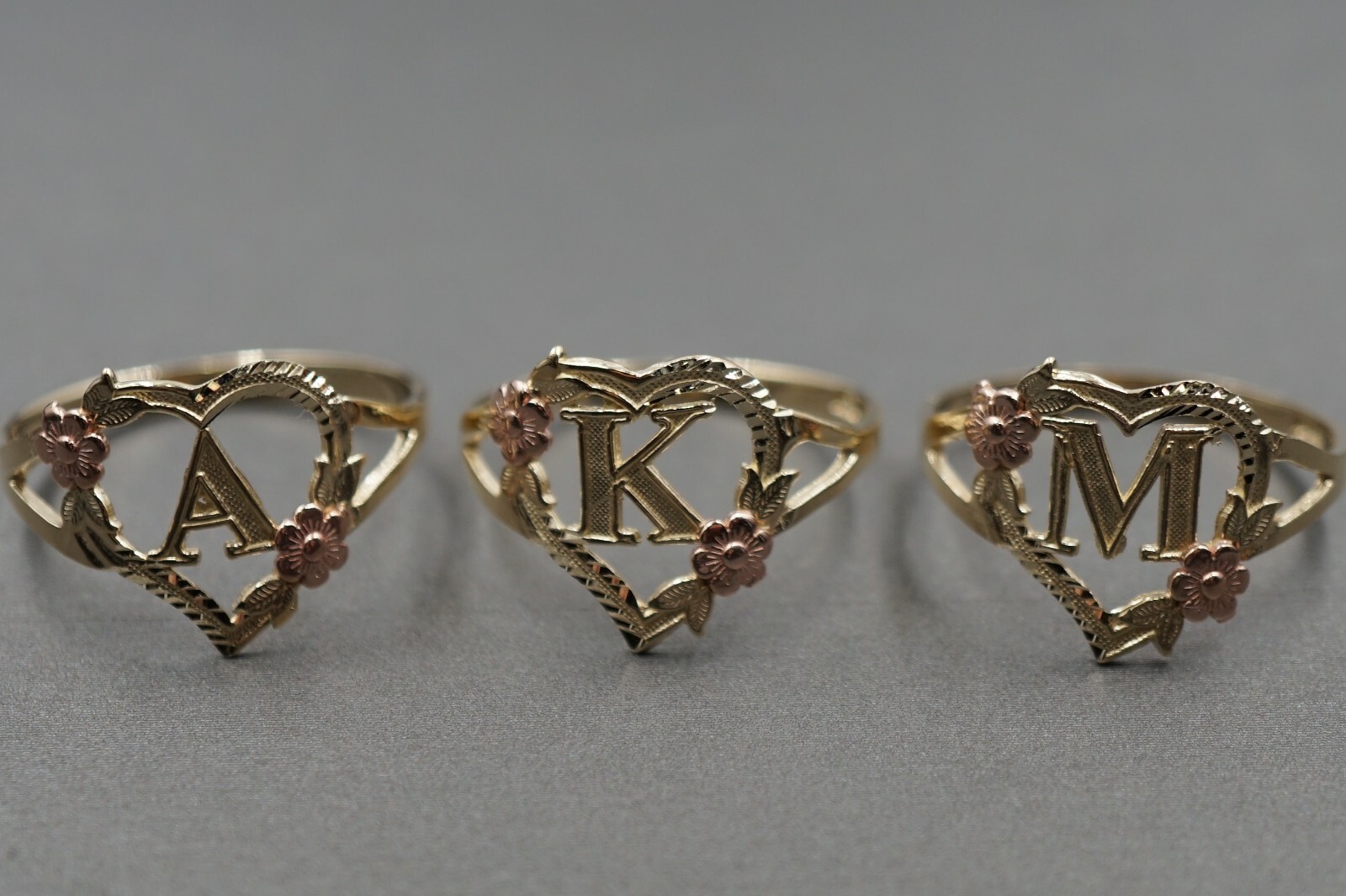 10K Solid Yellow Gold Diamond Cut Rose Heart Initial Letter Band Ring. Size 9
