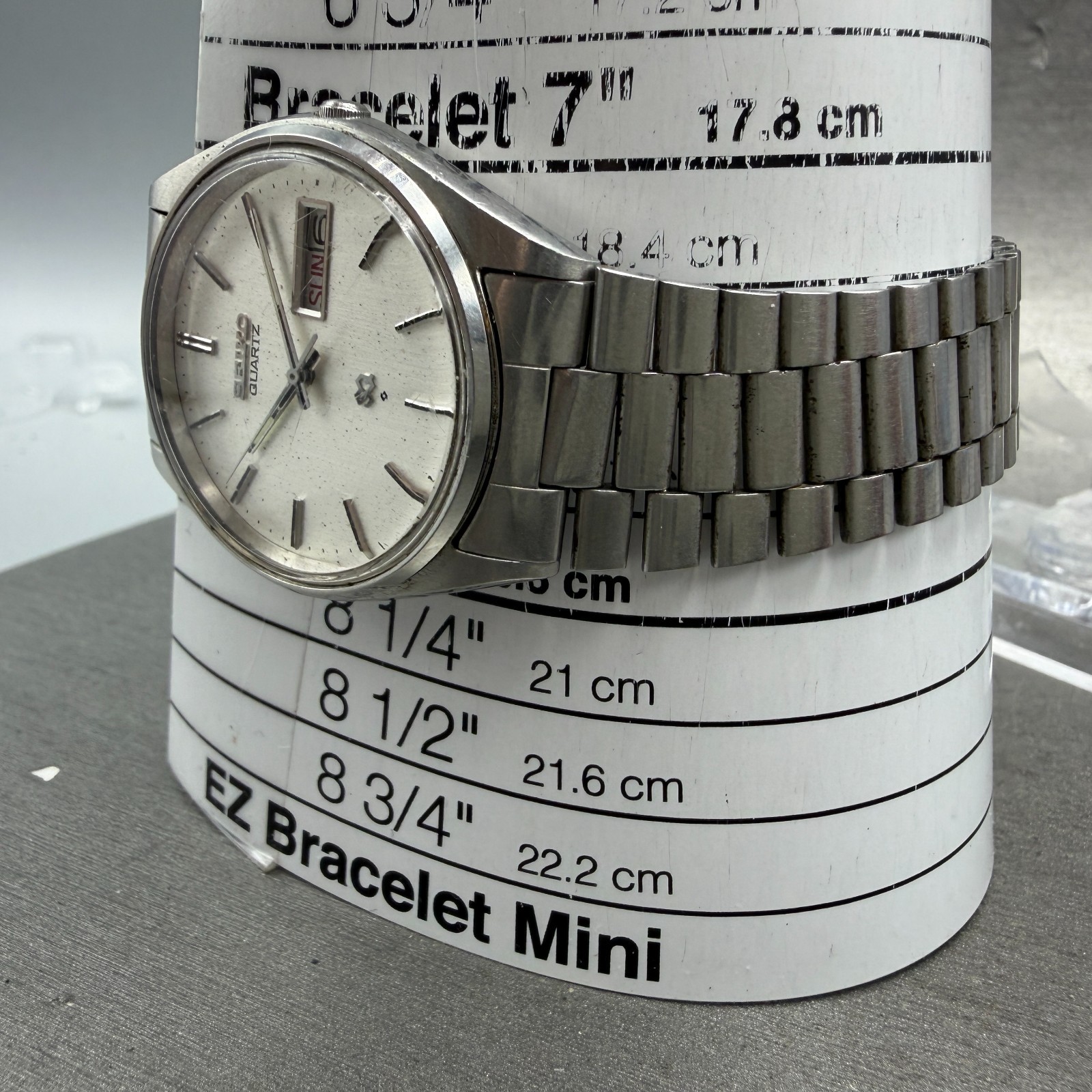 Seiko SQ Watch Men 35mm Silver Dial Silver Tone Daydate Round 8223-8010 New Batt