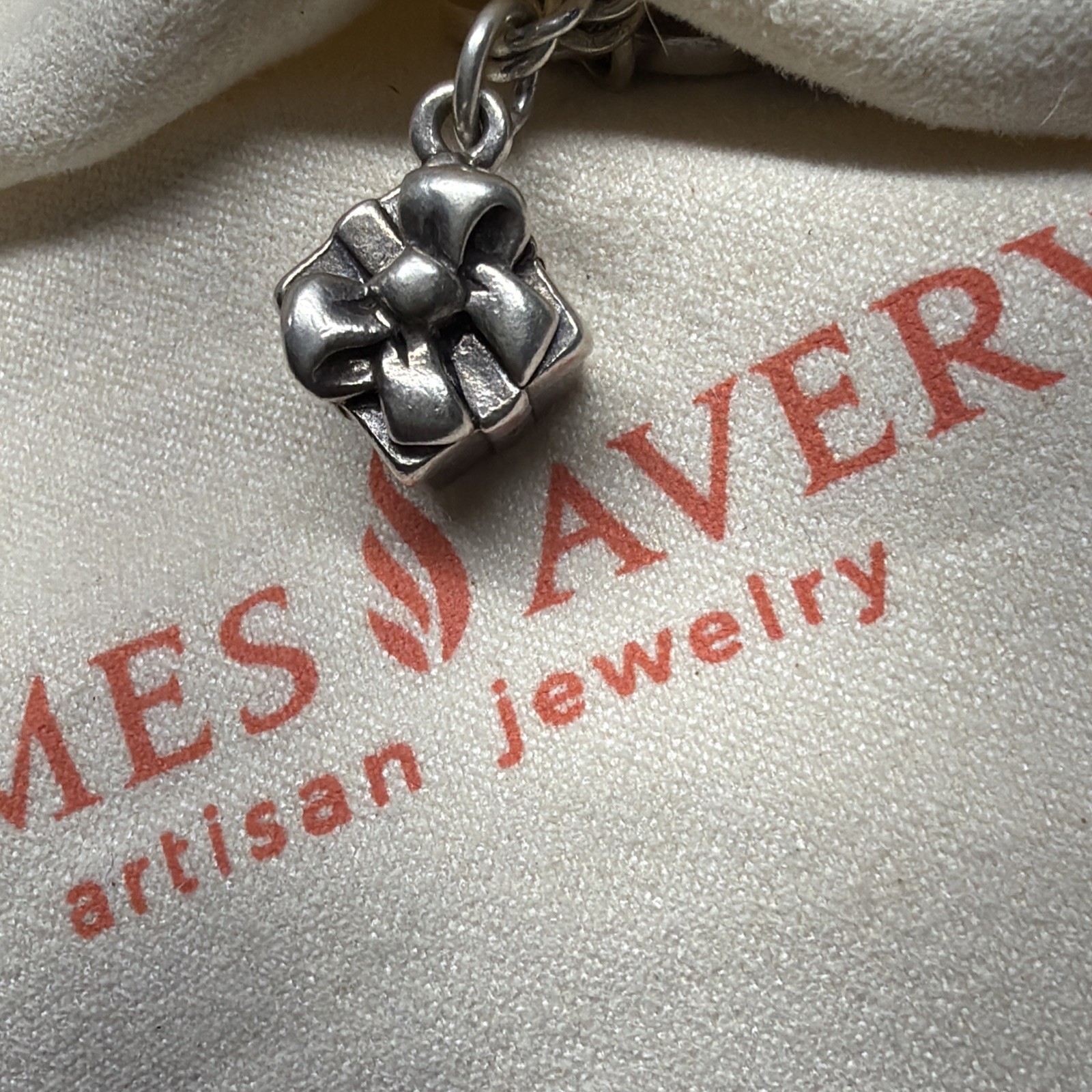 *RETIRED* – James Avery Sterling 3D Birthday or Christmas Present Gift Box Charm
