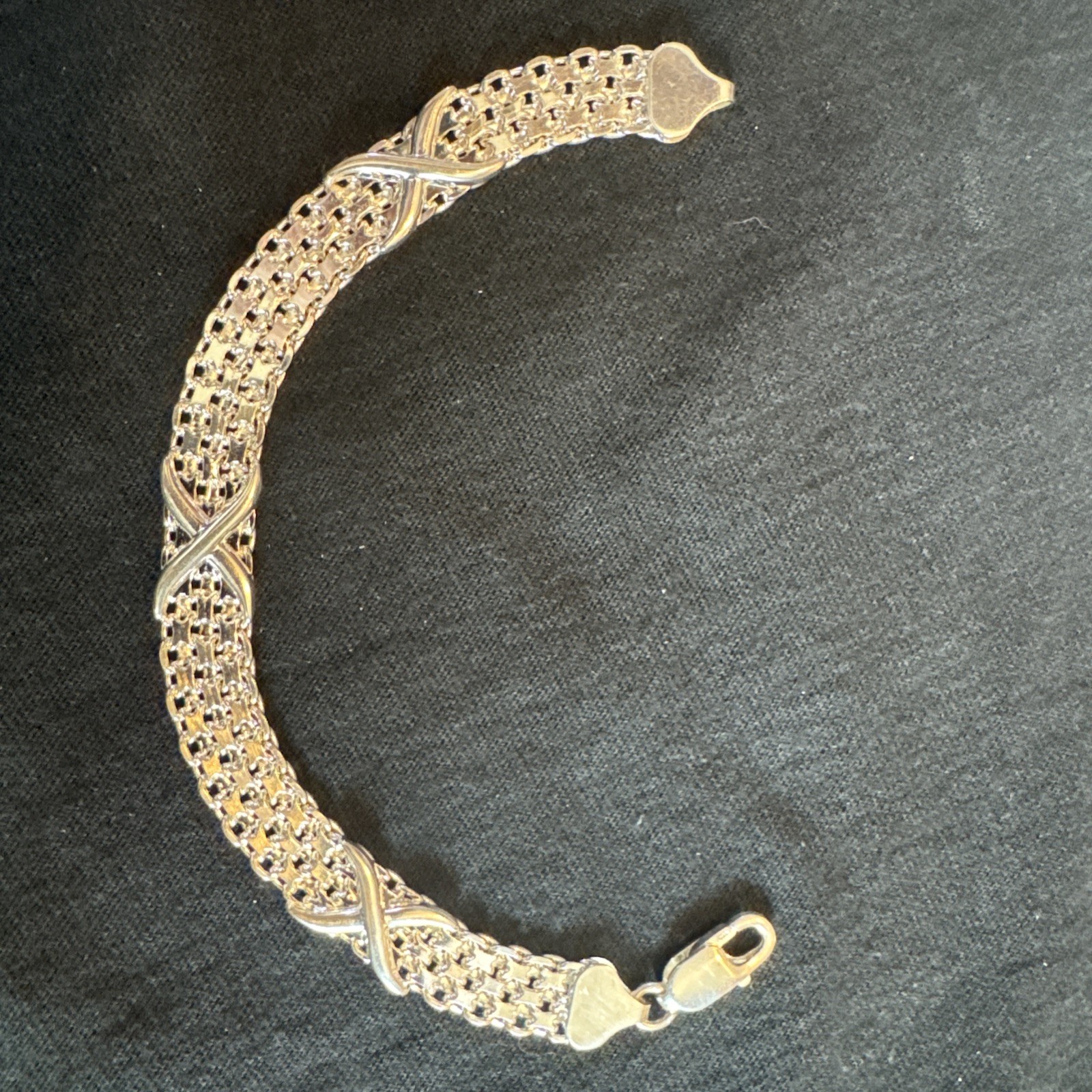 Silver .925 Stretch Bracelet Size 7 1/2 With X Design ￼
