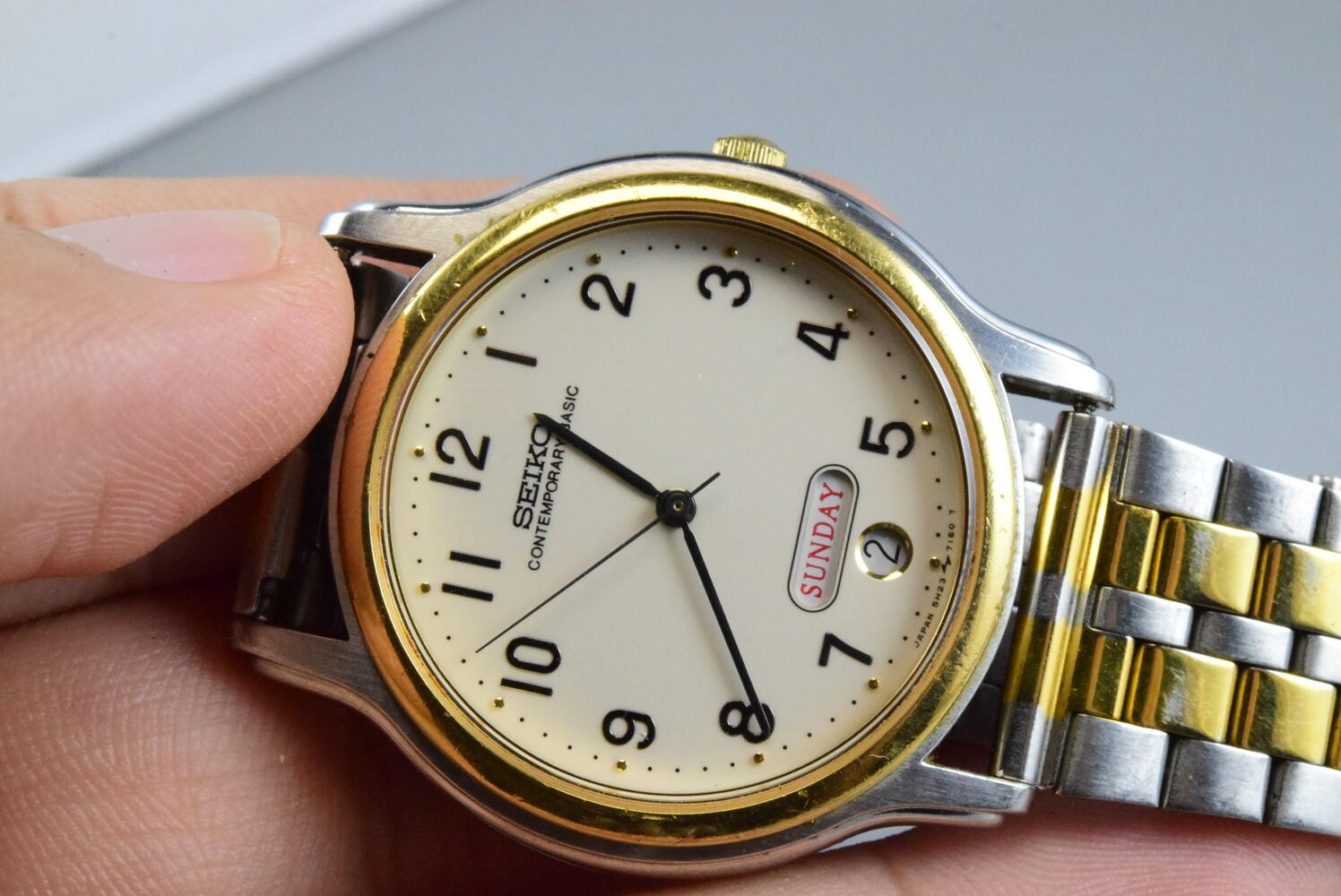 Vintage watch Seiko Contemporary Basic 5H23-7080 Week Date Men Quartz Round 35mm