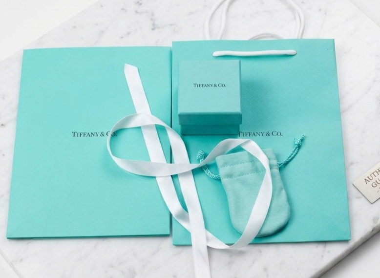 Tiffany & Co Engagement Ring Box + Outer Box + Pouch + Certificate + Folder +Bag